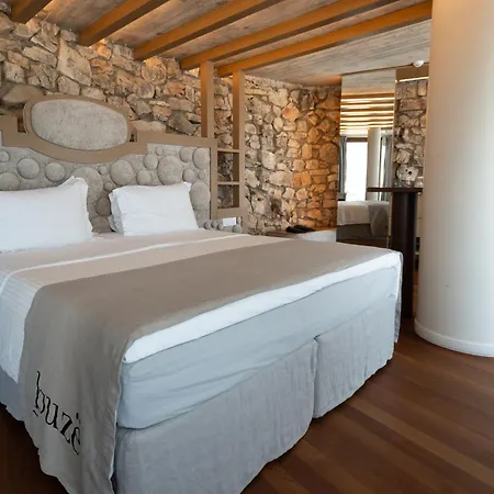Buze Boutique 4* Sarandë